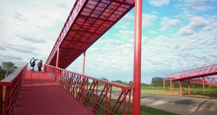 El puente, también para motos y bicis