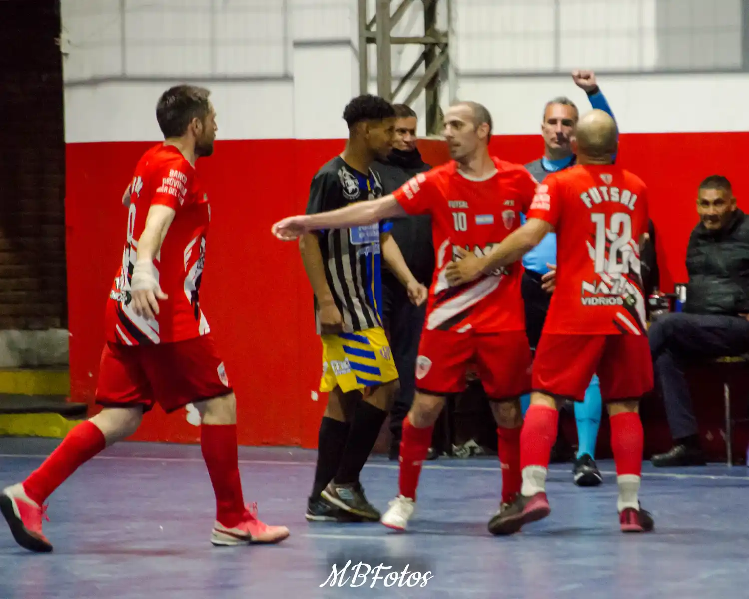 Agustín Raigada celebrando uno de sus cuatro goles. (Foto: María Belén Fernández)