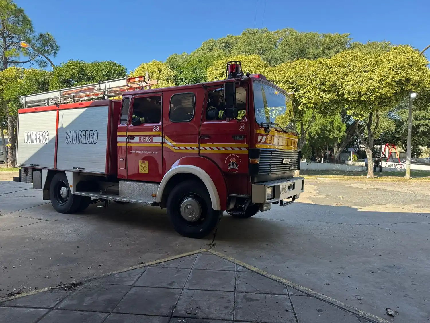 Bomberos volvió a trabajar en el edificio de la vieja Terminal por una pequeña fogata que no generó complicaciones.