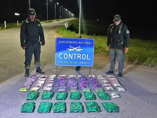 Gendarmería interceptó cargamentos de hojas de coca y bicarbonato