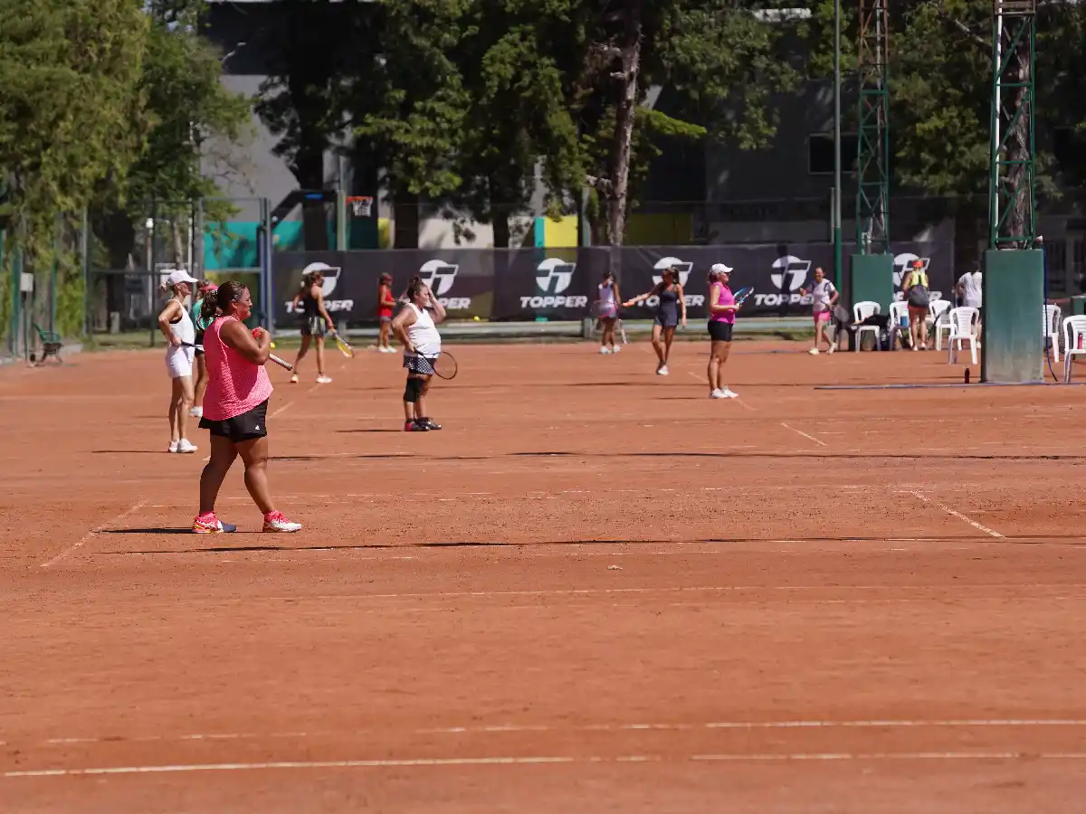 Las chicas van por el "último saque"
