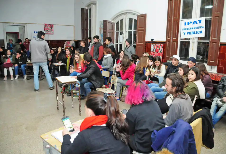 Las comunidades educativas del Conservatorio y el Ipat se unen para luchar por edificios