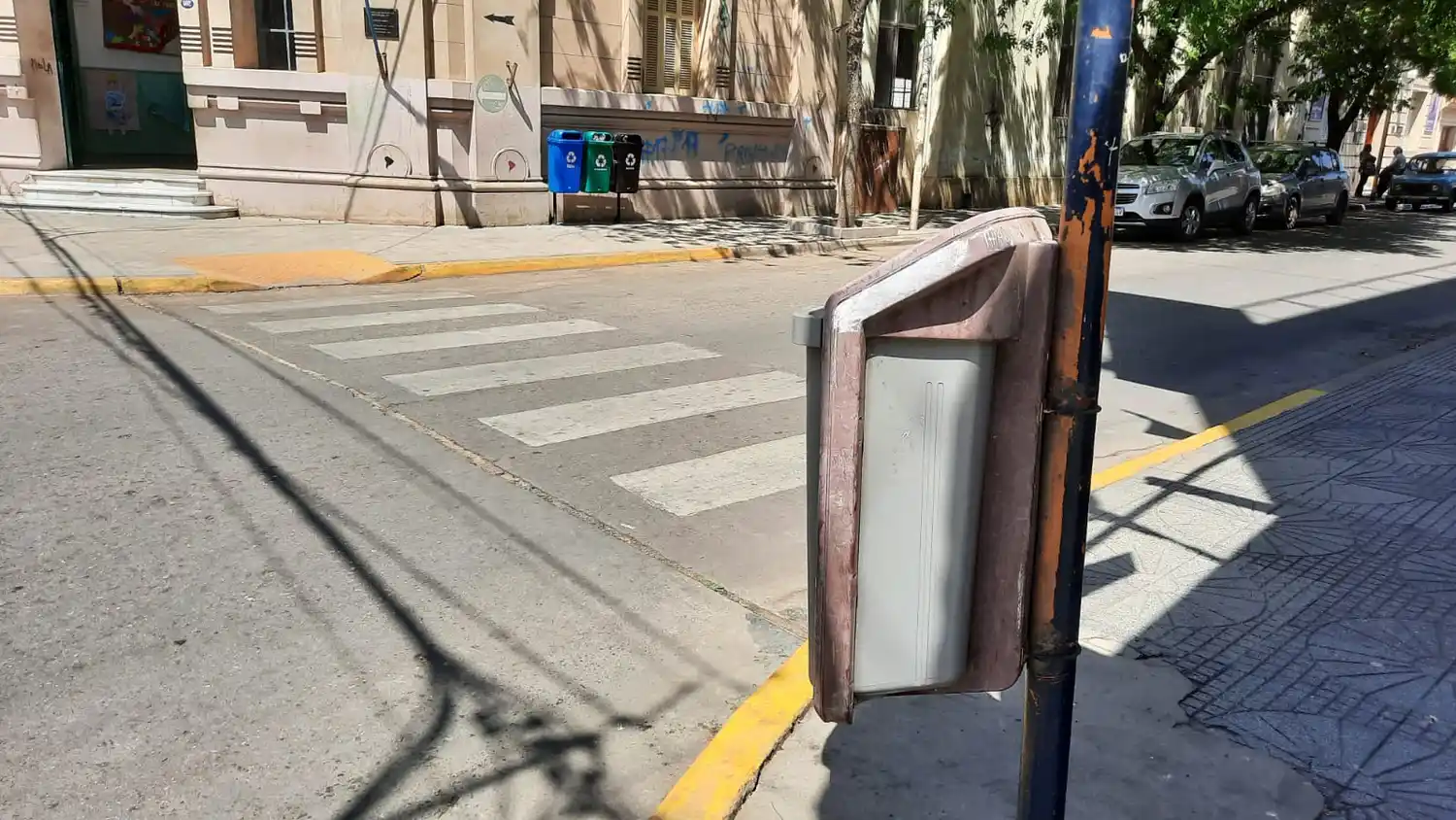 Piden la instalación de cestos de basura en Mitre, Pellegrini, el Boulevard y avenidas