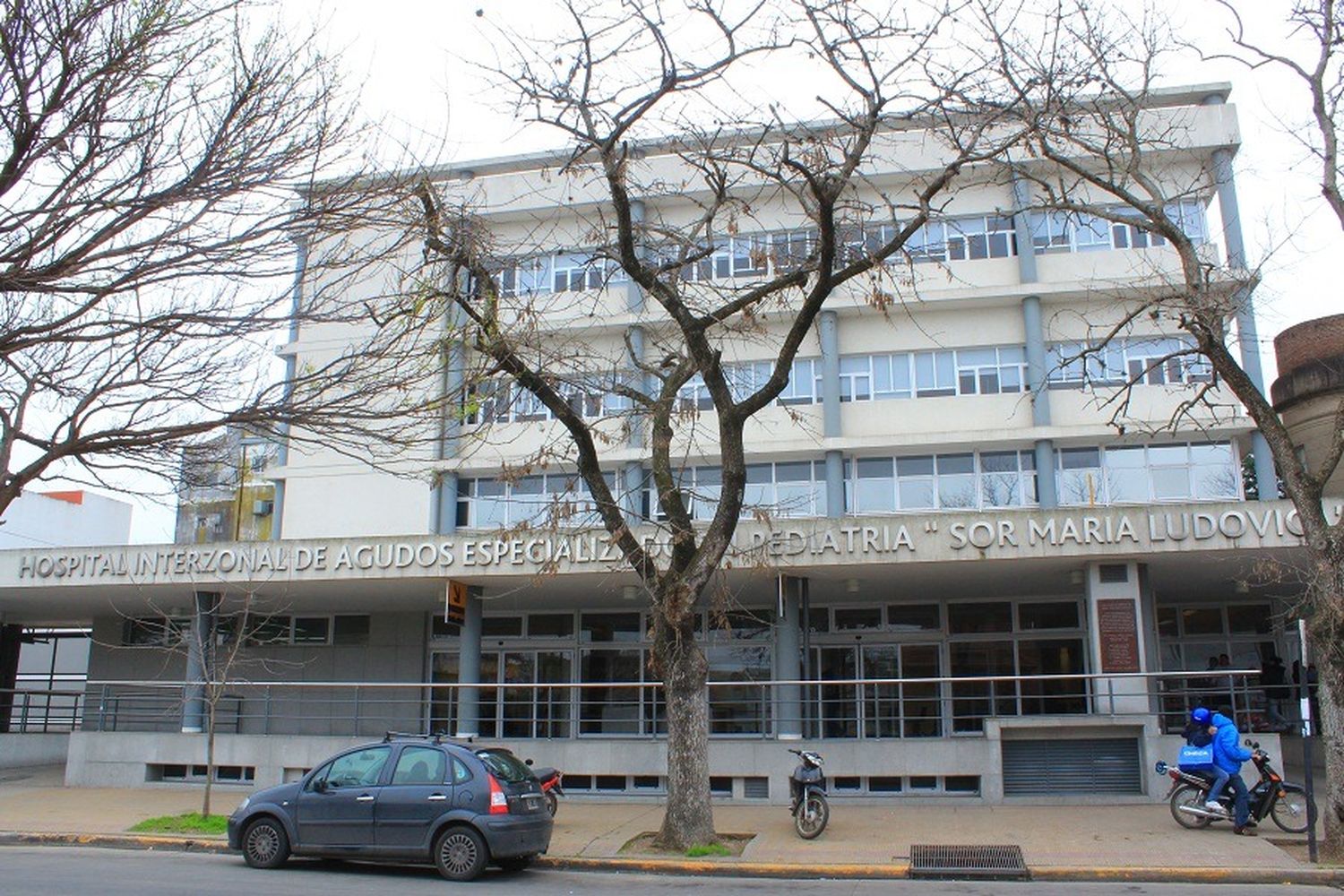 Denuncian éxodo de profesionales del hospital de Niños de La Plata: Posse se solidarizó con el reclamo
