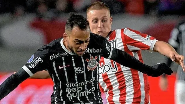 Estudiantes  eliminado en los penales por Corinthians