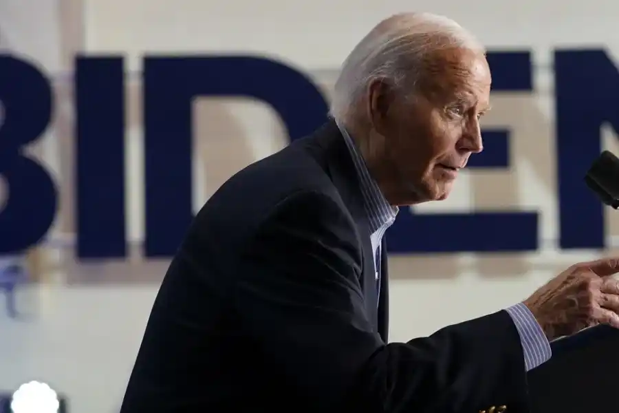 Biden desestimó críticas, descalificó a Trump y dijo que seguirá en la contienda electora