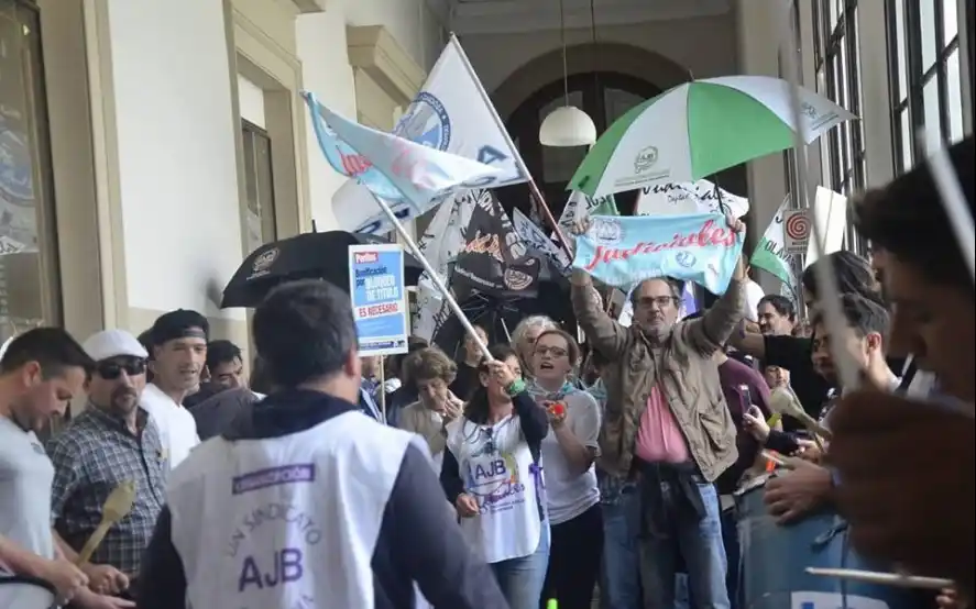Jornada de protesta por 48 horas de judiciales bonaerenses en reclamo de convocatoria paritaria