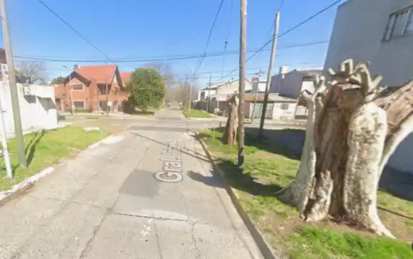 Acosador suelto en Temperley: Manoseó a una estudiante en plena calle