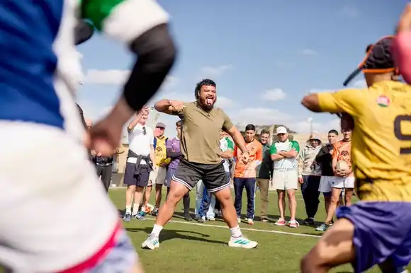 All Blacks tumberos: hicieron el haka con presos de la cárcel de San Martín y destacaron al rugby como camino de cambio