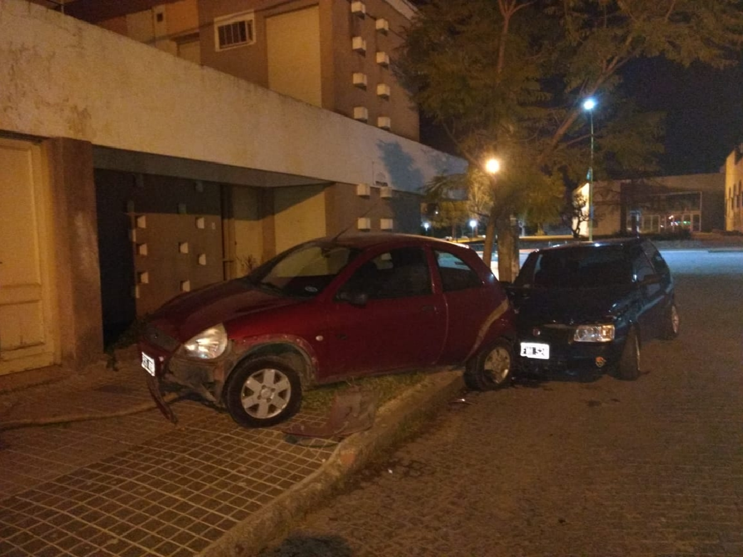Eludió el control de alcoholemia y terminó chocando contra otro automóvil 