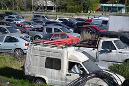 Autorizaron el traslado de 85 de los más de 400 autos ubicados en el ingreso sur de la ciudad