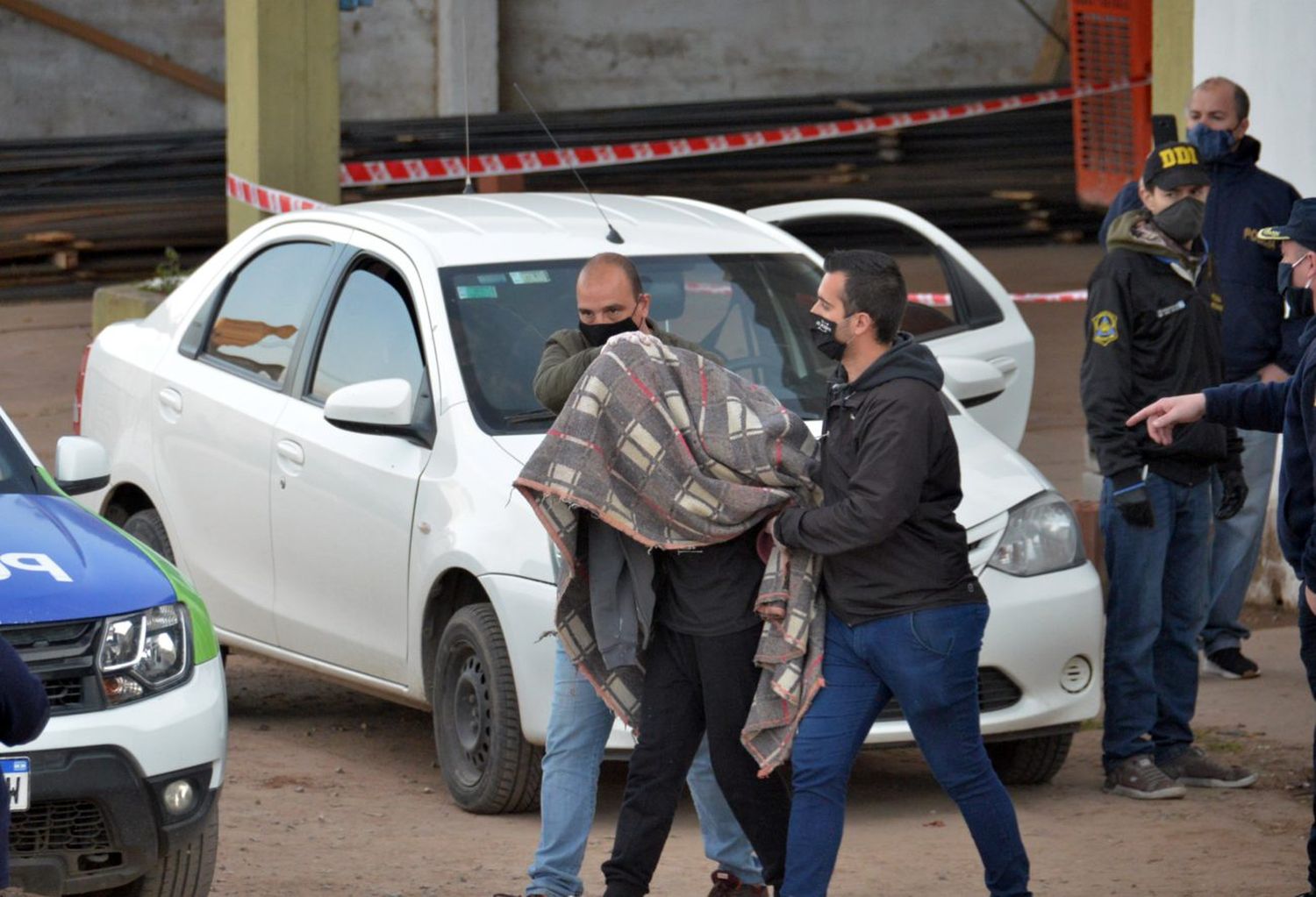 Uno de los detenidos declaró su inocencia y endilgó la autoría a quien era su pareja