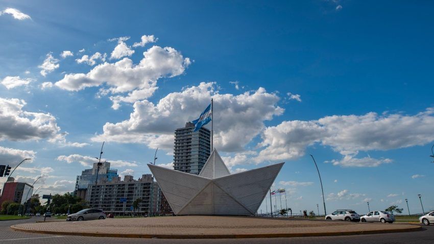 Domingo despejado y agradable en la ciudad, ideal para disfrutar del aire libre