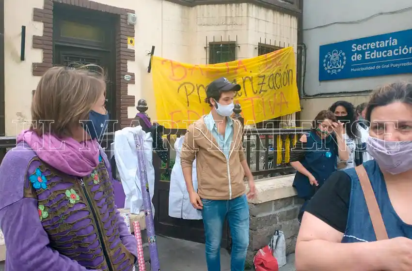 Capacitadores del Programa Educación Barrial reclamaron el pase a planta permanente