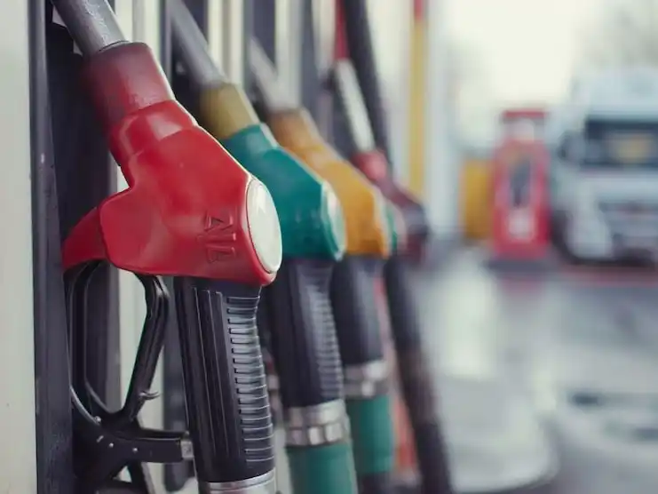 El gobierno pospuso otra vez la actualización de los impuestos a los combustibles