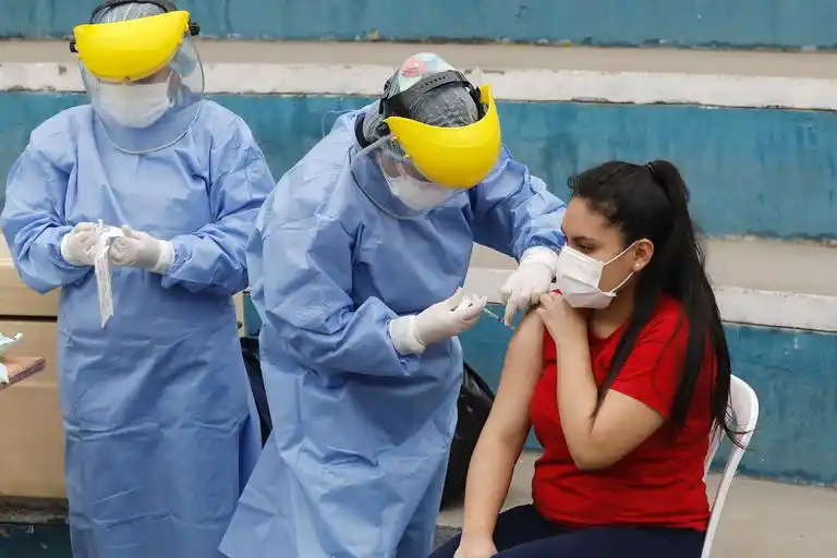 La vacunación a adolescentes con comorbilidades comienza el martes en la provincia