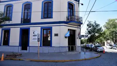 Robo frustrado en barrio Vélez Sarsfield: estaban en el techo de una casa y fueron detenidos