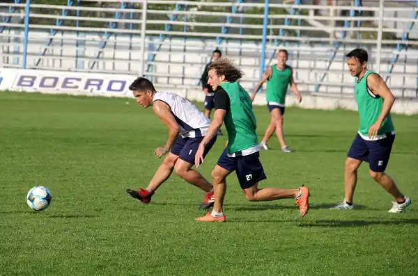Juventud hizo fútbol y Javier Osella prepara cambios para el domingo