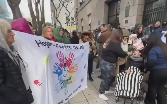 Mar del Plata se moviliza con dolor y angustia frente al municipio: familias exigen respeto a la ley de discapacidad