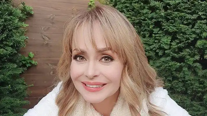 Gaby Spanic llora junto a colegas en apoyo a las mujeres