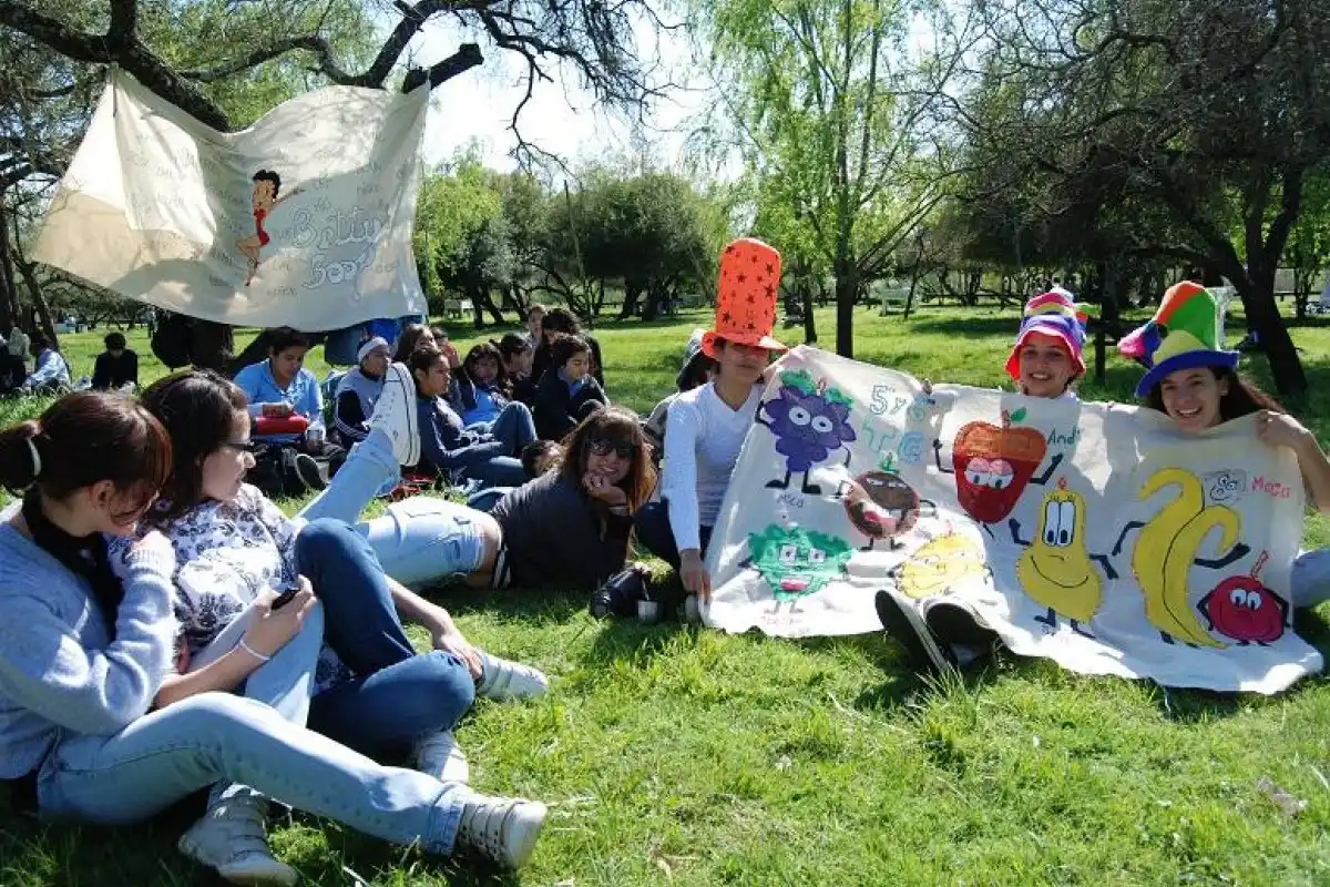 Serenatas seguras: Brindan charlas en las escuelas