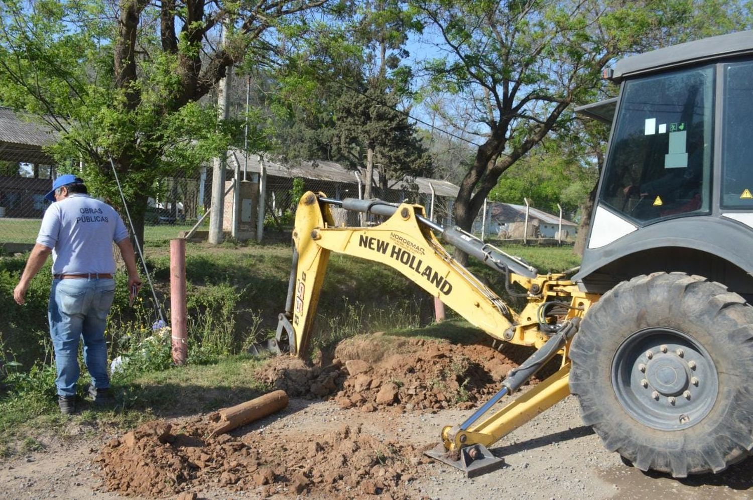 Trabajos de optimización de desagües en los barrios de la ciudad.