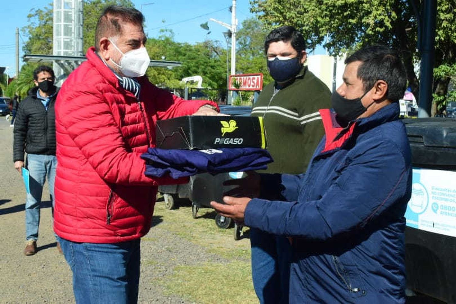 Jofré entregó nuevo equipamiento y elementos de trabajo