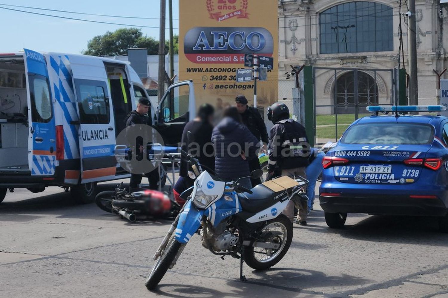 Fuerte choque en Av. Brasil: uno de los involucrados se habría fugado y una joven tuvo que ser hospitalizada