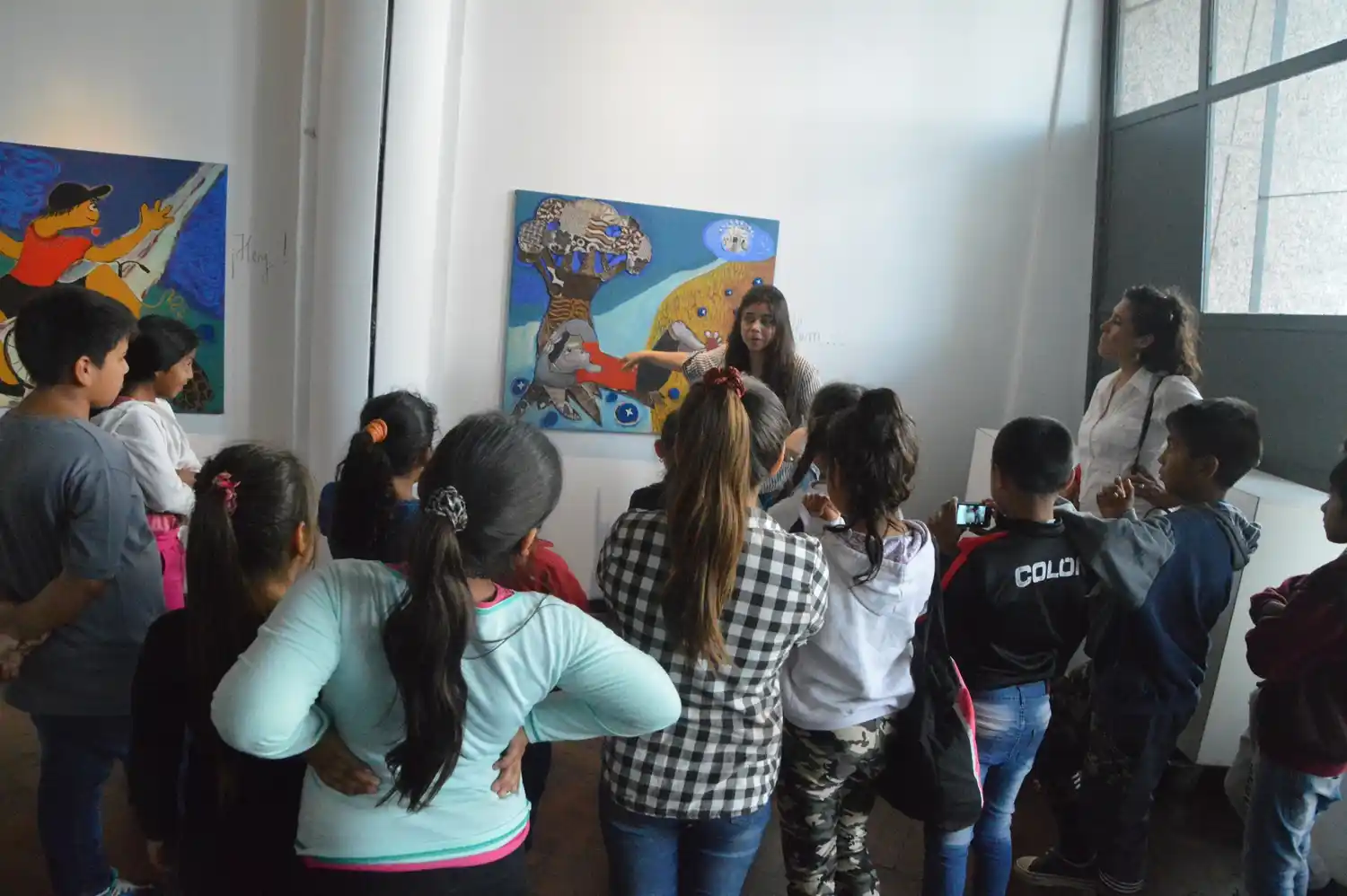 Dibujos, poesía y juegos en una visita al MMAV