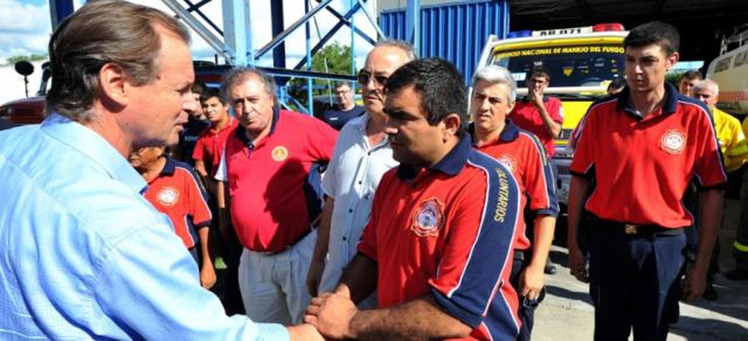 Bordet recibirá a los bomberos voluntarios esta semana