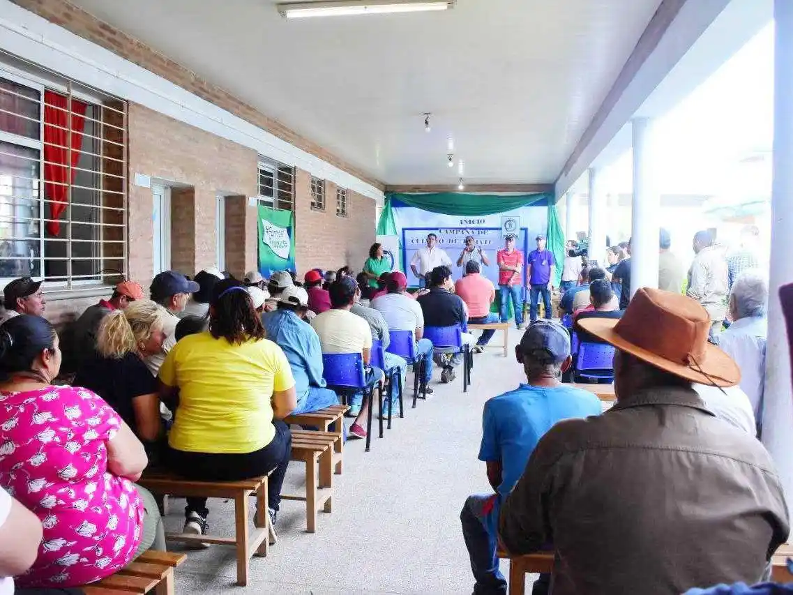 El Gobierno fortalece su política de diversificación 
con aportes para la campaña del cultivo de tomate