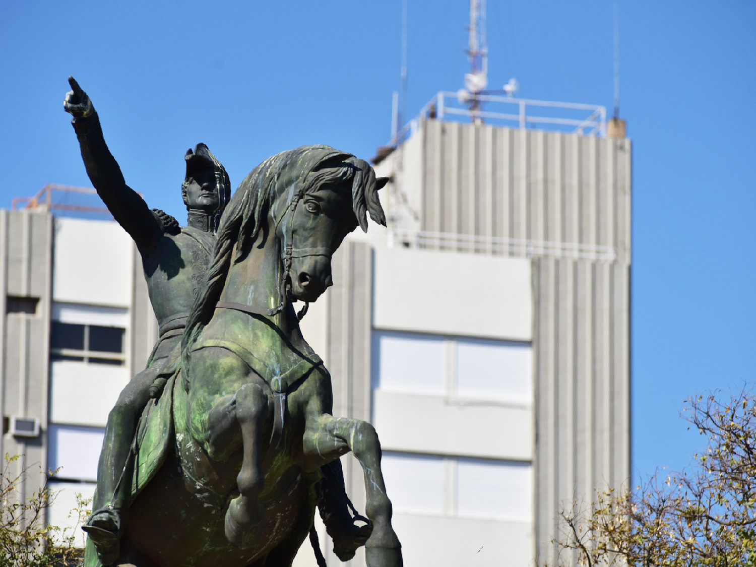 Desde hace 60 años, el Libertador nos indica el camino   