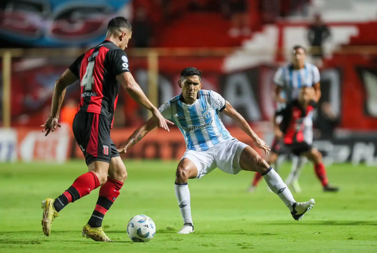 Atlético Tucumán goleó y avanzó