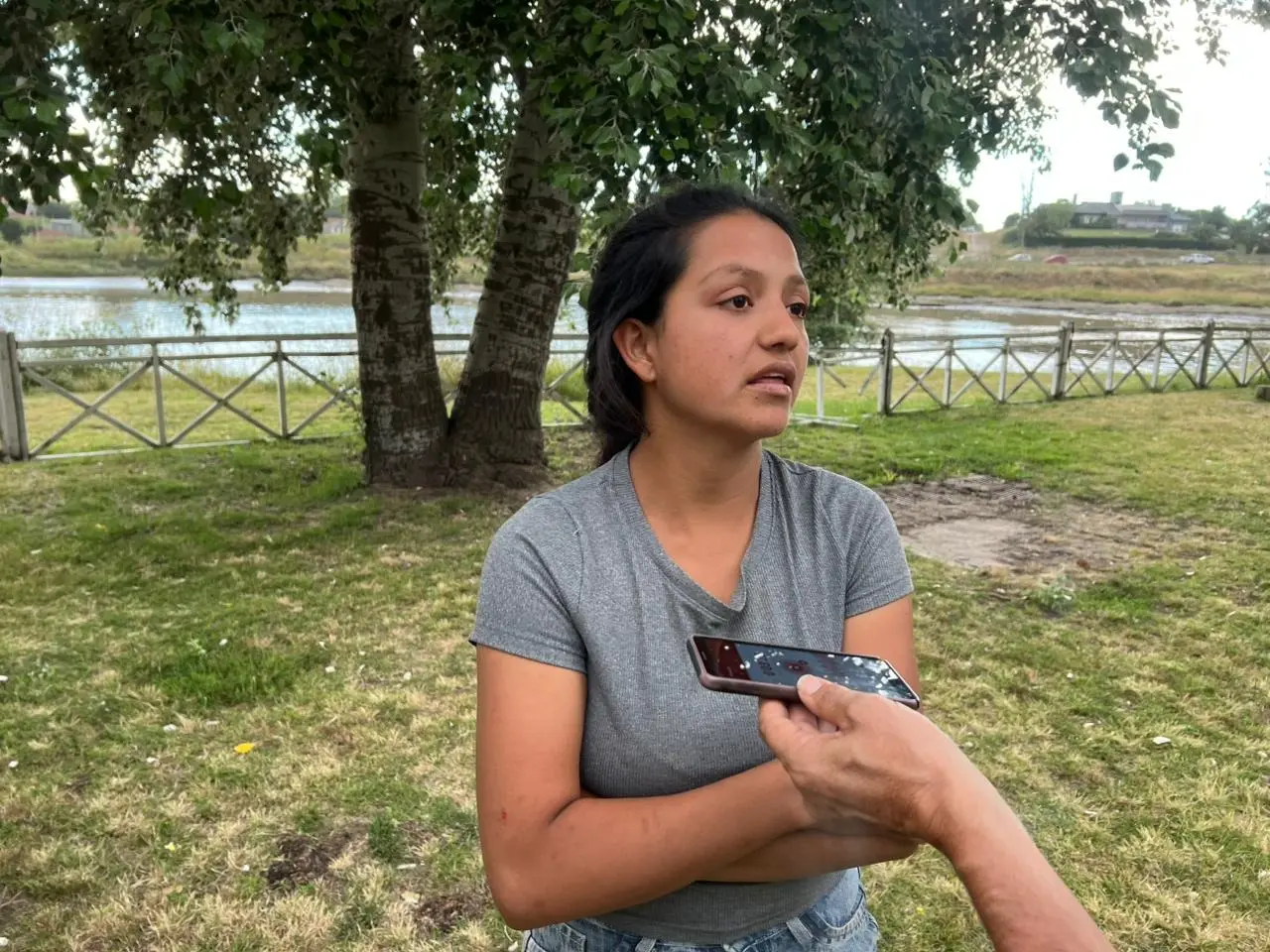 Celeste Aguirre, hermana de Gonzalo Ferloni, en medio del operativo de búsqueda