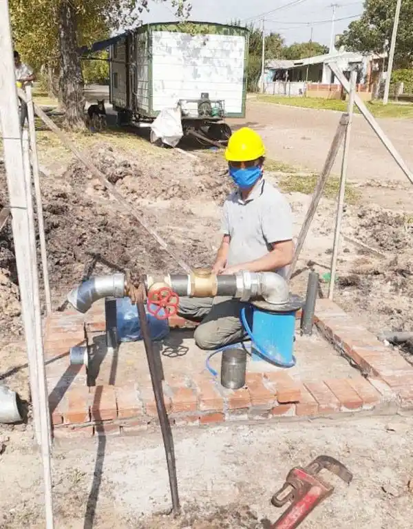 CAFESG avanza con obras de iluminación y agua potable en Villa Domínguez