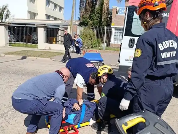Servicios de emergencia atendieron a la víctima.