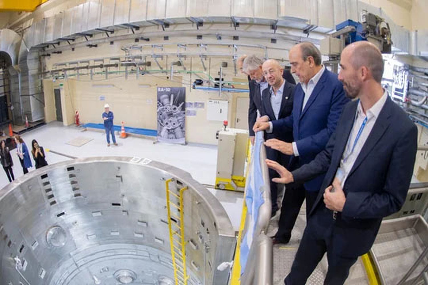 Francos visitó las instalaciones del que será el reactor para la producción de radioisótopos