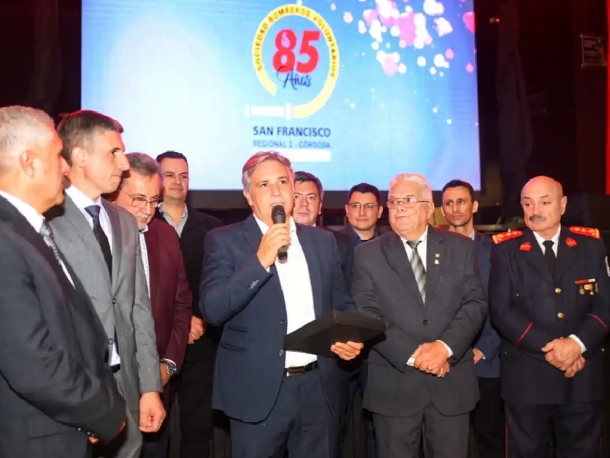 Llaryora por los 85 años  de Bomberos: “Llena de orgullo  a los vecinos de San Francisco”