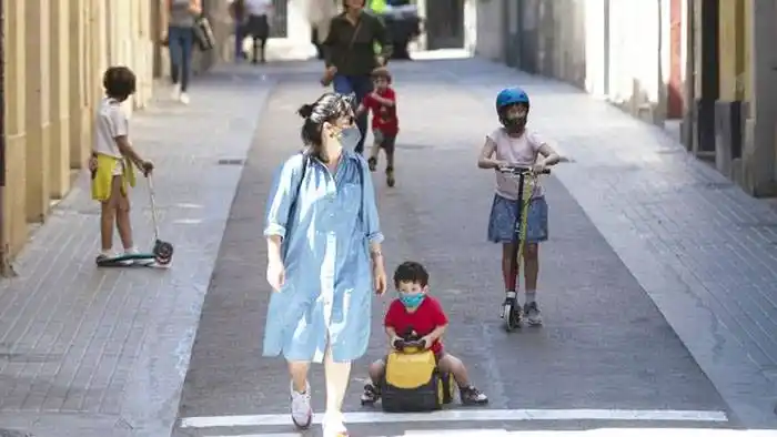 España: Los centros educativos cerrarán hasta septiembre
