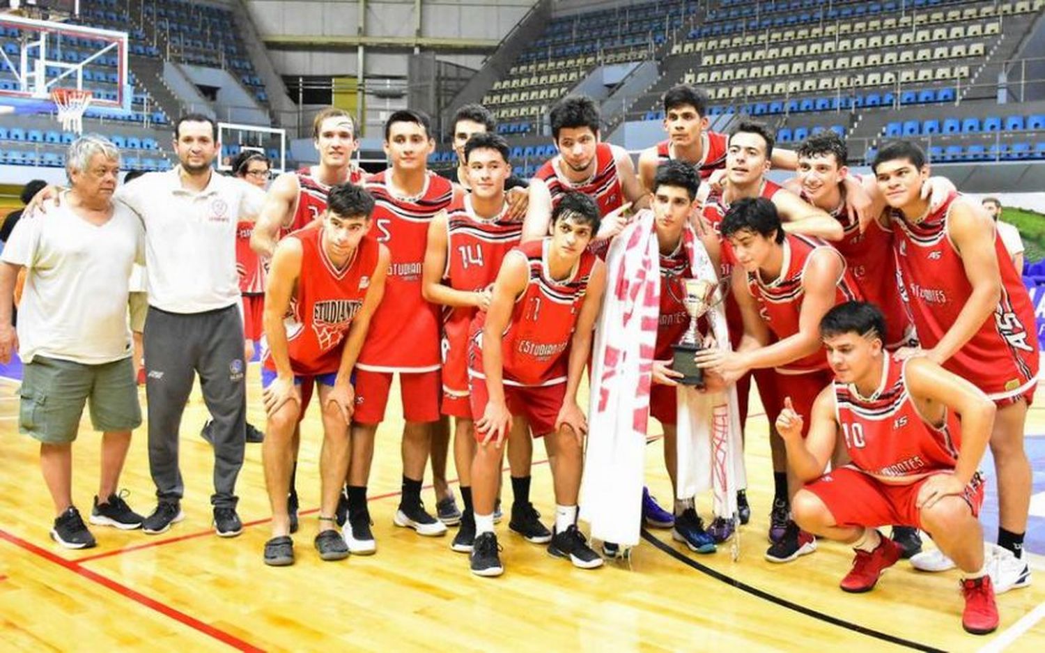 Estudiantes es campeón de la Copa Oscar Scarafía