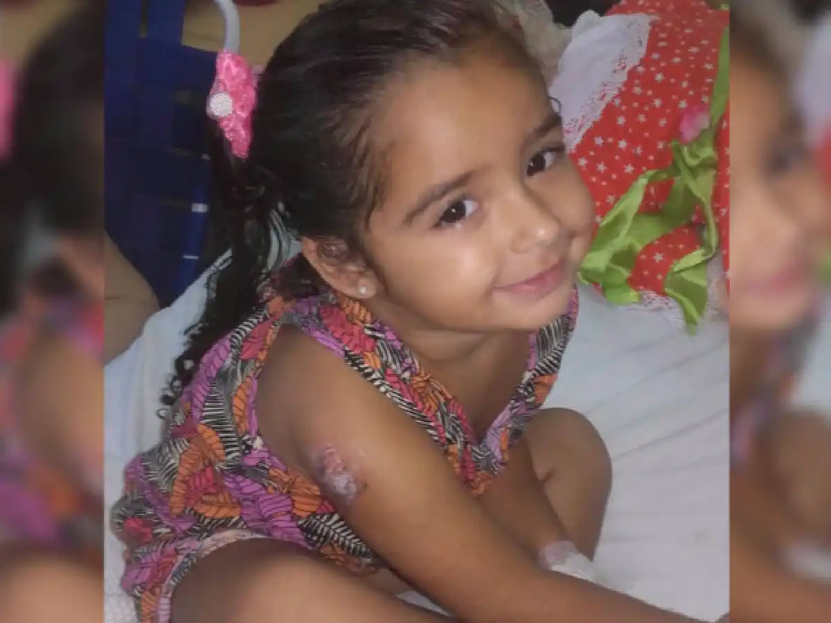 Una niña sufrió una descarga eléctrica y su mamá la salvó