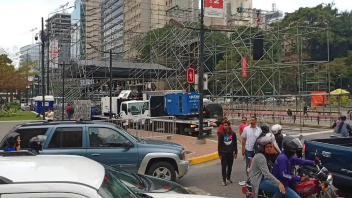 ARDEN LAS REDES por el concierto de Yordano en Plaza Altamira