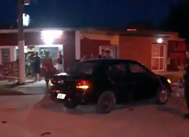 Un motociclista se encuentra grave tras impactar contra un auto