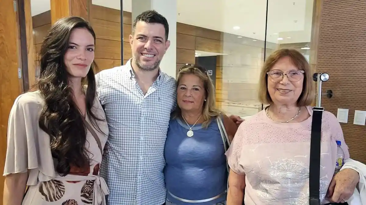 Bianco junto a su novia, Laura Blanco, y su madre