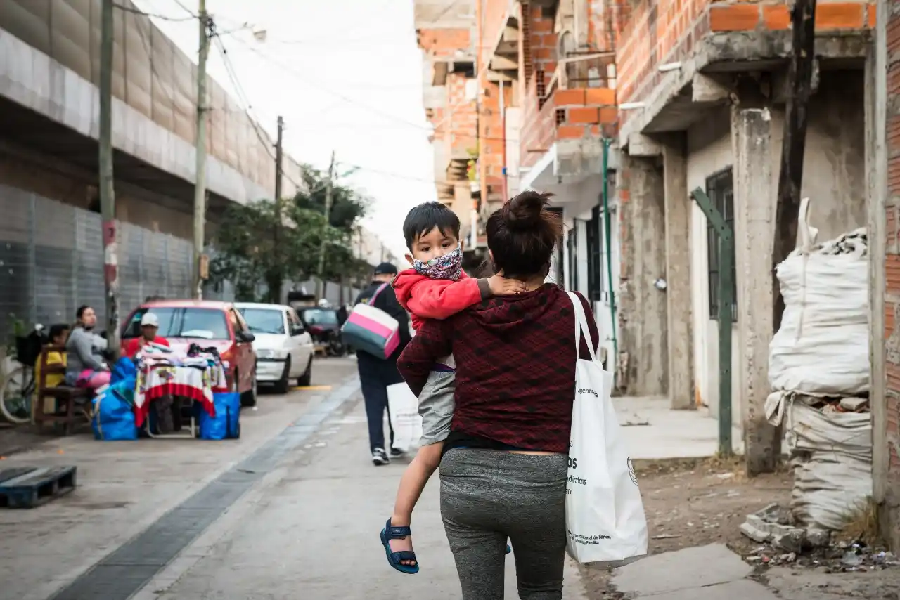 Una familia tipo necesitó en octubre casi $50.000 para no ser pobre