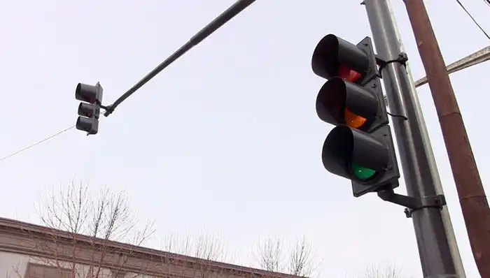 Nuevas controladoras de semáforos en la Av. 554