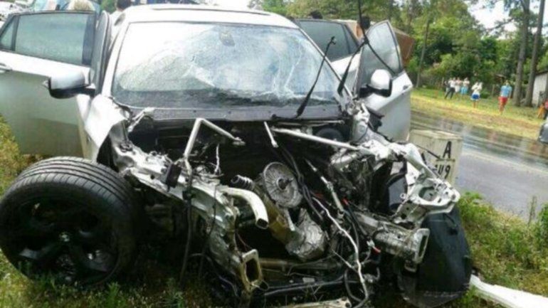 Se salvó de milagro: Impresionante choque de un jugador de fútbol