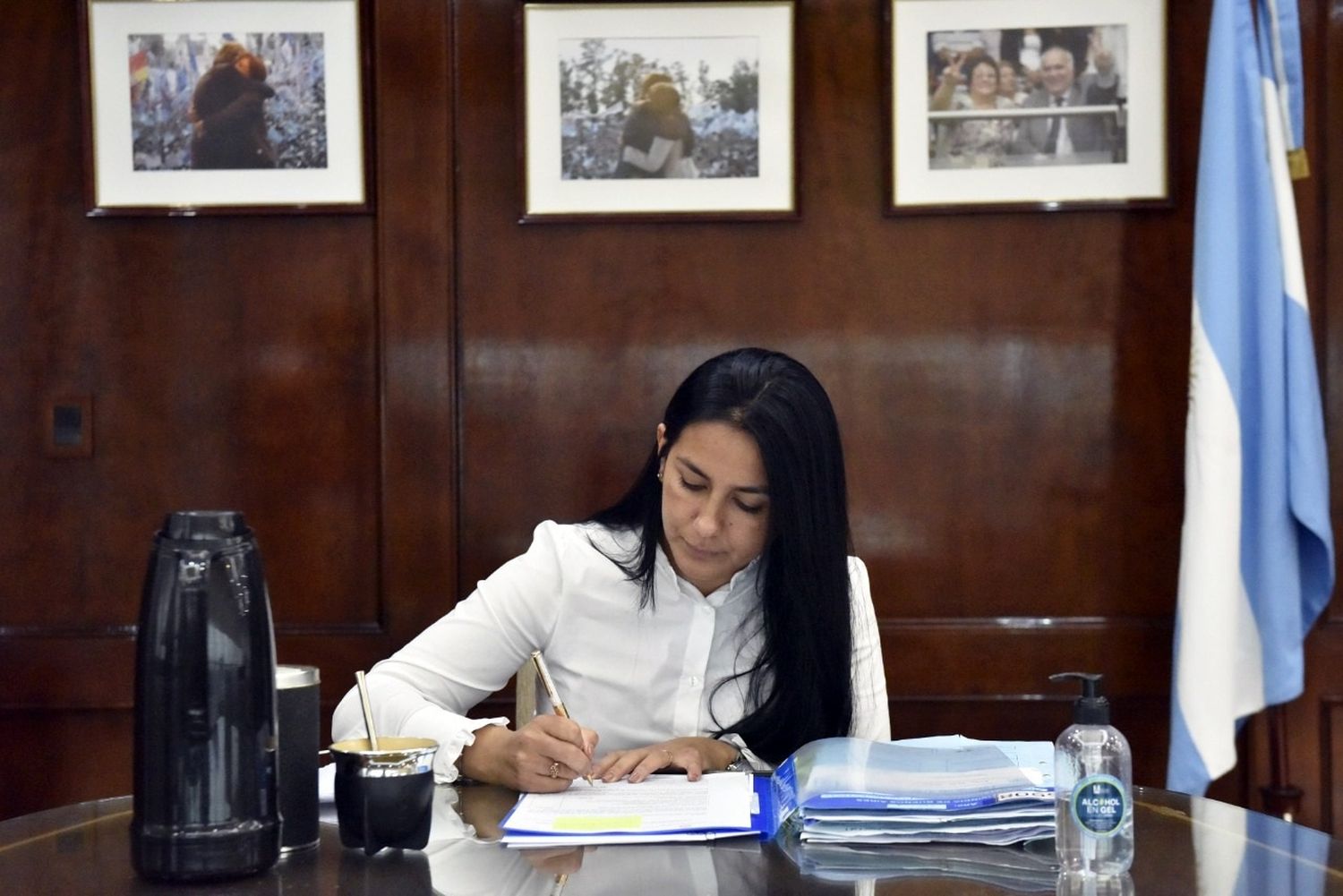 Malvinas Argentinas: La jefa comunal interina Correa decretó un importante aumento salarial y bono de fin de año