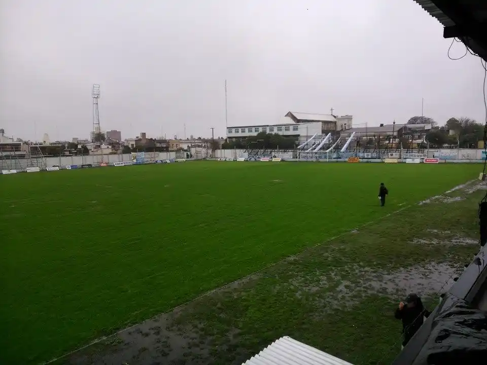 A pesar de la lluvia, se juega el encuentro entre Juventud y Chaco For Ever