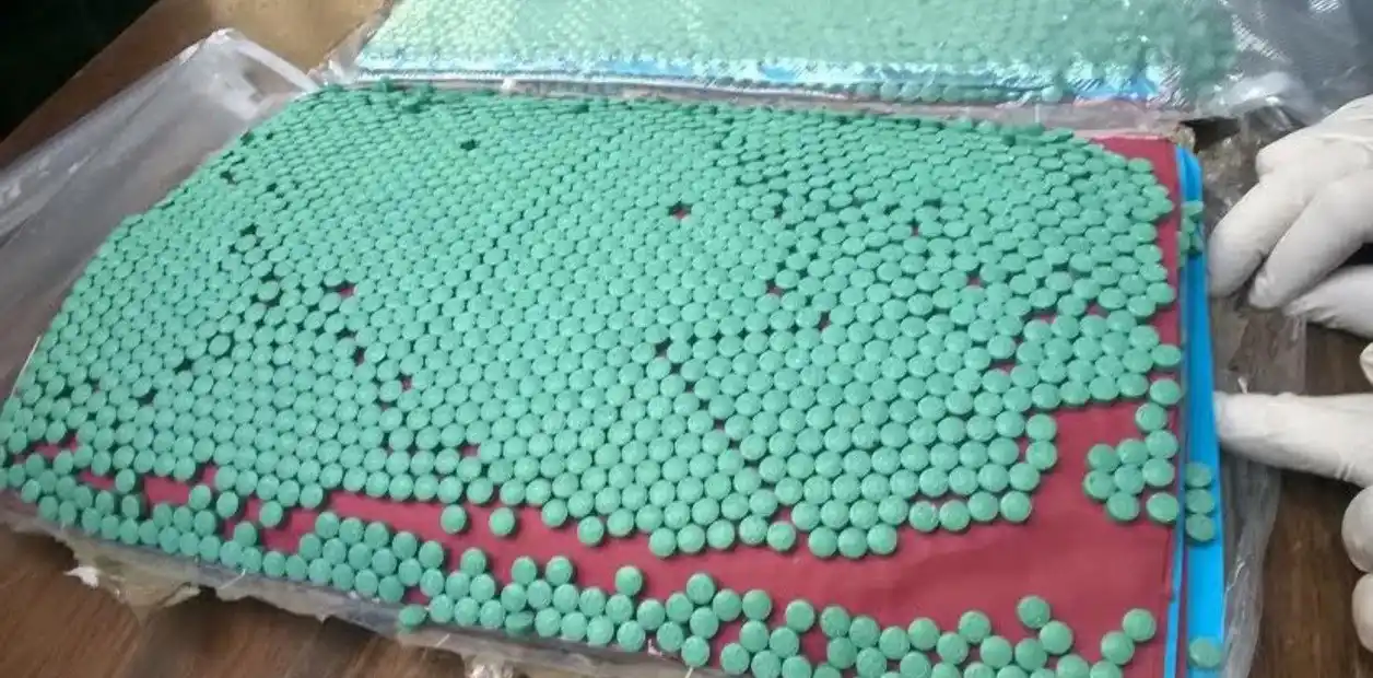 Austria: pidieron ropa por internet y recibieron pastillas de éxtasis